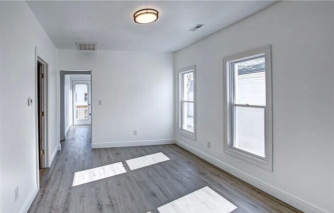 Photo - 87th,W.1308 Unit Up