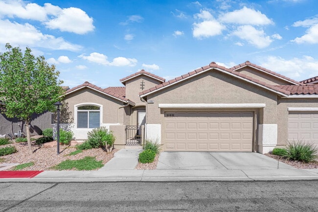 Building Photo - Don't miss out on this super cute 2-bedroo... Rental