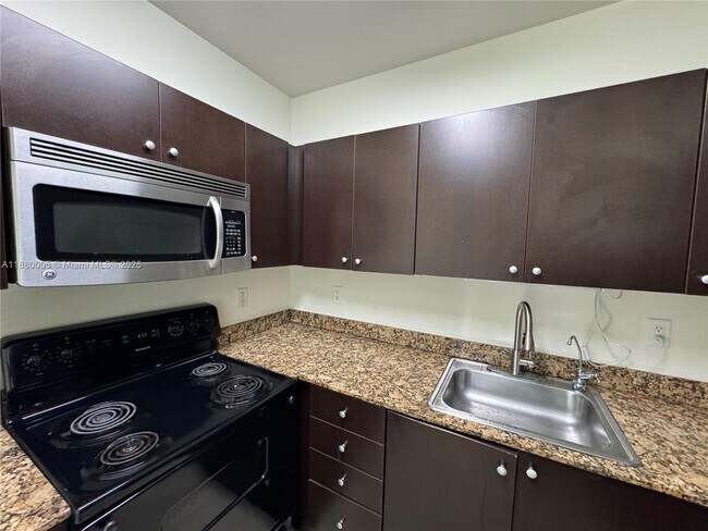 Photo - 529 NE 62nd St Unidad 401