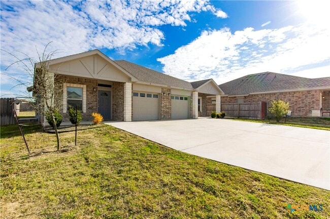 Building Photo - 3505 Abraham Dr