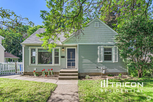 Building Photo - 606 Idaho Ave E Rental
