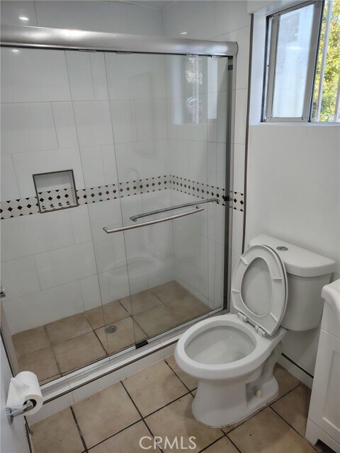 Photo - 1822 W 41st St