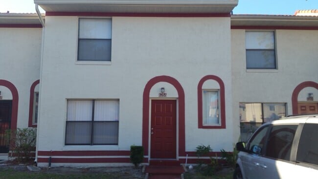 Building Photo - 3 Bed 2.5 Bath Townhome | Gated Community ...