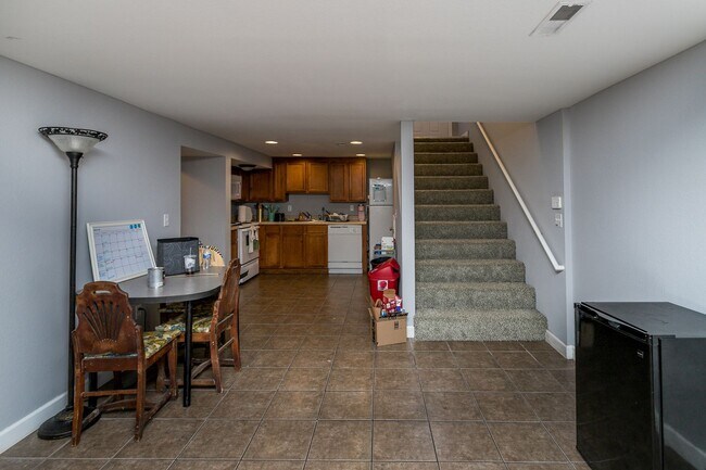 Photo - 108 S College Ave Unit Apt 1