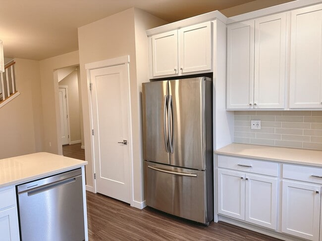 Photo - Lease Takeover on a 3bdrm/2.5 bath cottage...