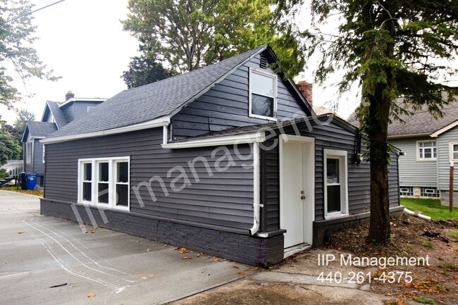 Photo - 17645 Lakeport Ave Unit Small house