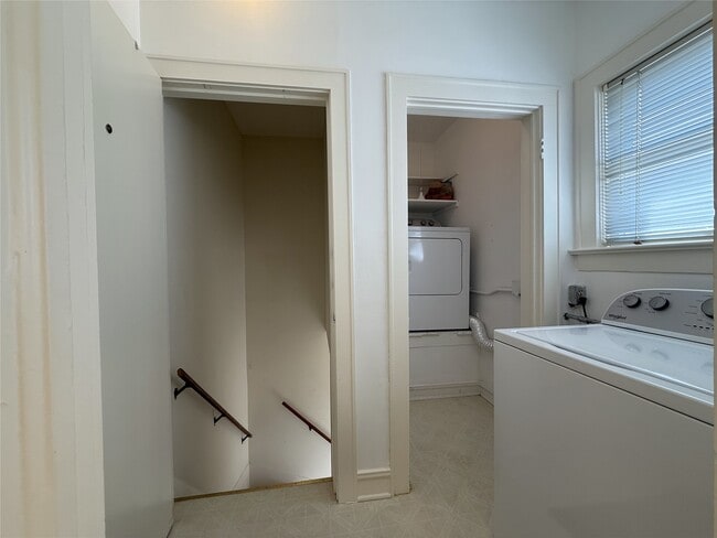Photo - 2311 Wroxton Rd
