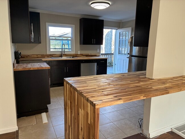 Photo - 3805 Burrus St