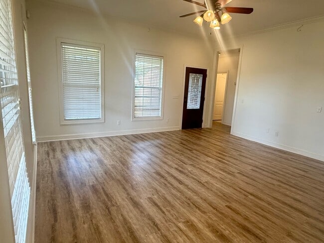 Photo - 364 Spring Hill Dr