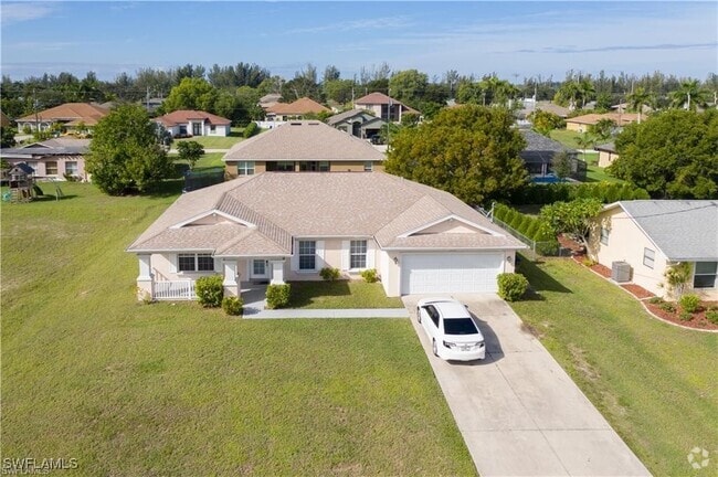 Building Photo - 2700 SW 15th Ave Rental