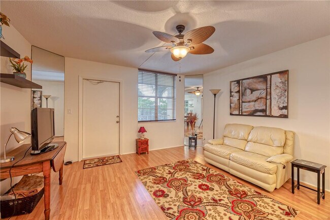 Photo - 2400 NE 10th St Unit 204