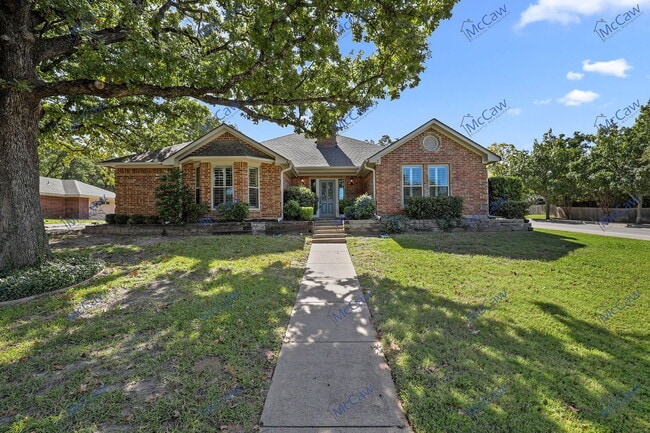 Photo - 1 Creekmere Dr House