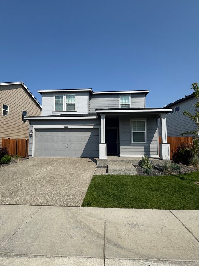 Modern 4-Bed Home for July Lease - Modern 4-Bed Home for July Lease