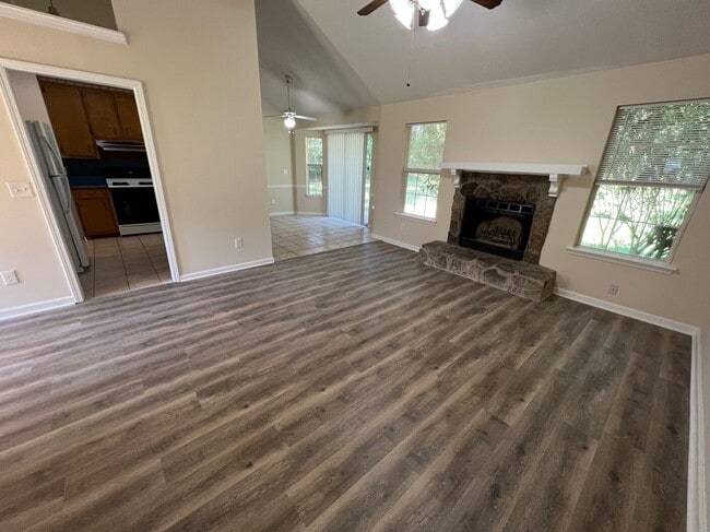 Photo - 555 Cowan Rd