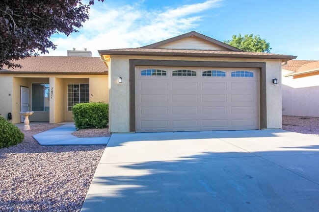 Building Photo - Prescott Valley Duplex with 2 Car Garage