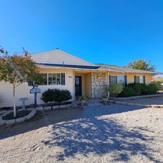 Quaint and Close to Town! - Quaint and Close to Town!