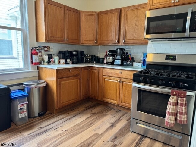 Building Photo - 72 Ella St Unit 2-2 Rental