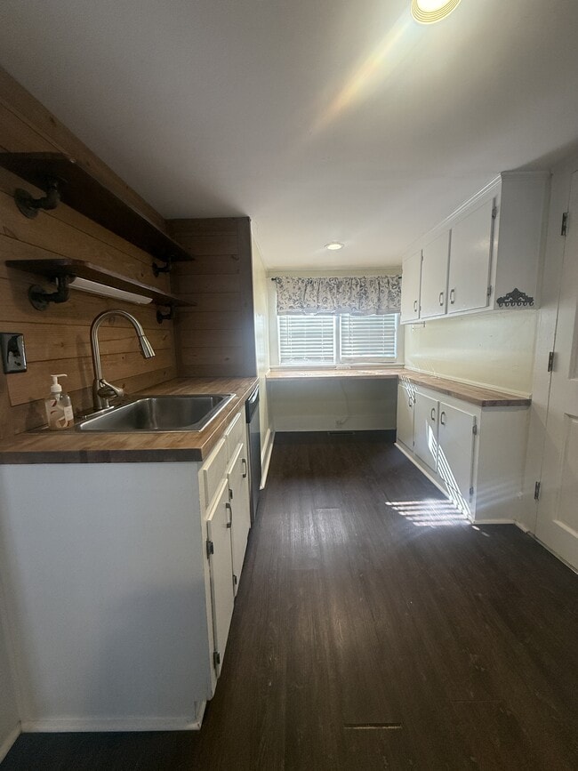 Photo - 303 W Parrish Dr