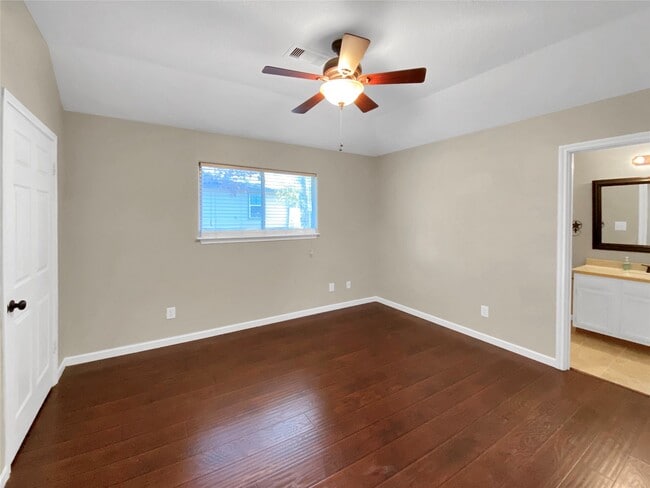 Building Photo - 10825 Royal Magnolia Dr