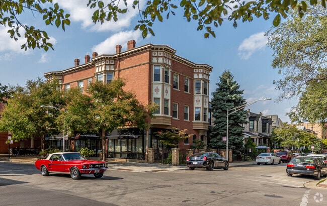 Building Photo - 3800 N Wilton Ave Unit 3S Rental