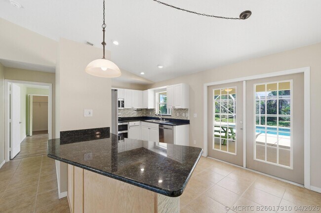Photo - 1707 SE Manth Ln