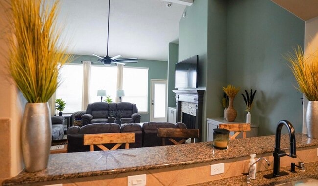 Photo - 2109 Mooncrest Dr