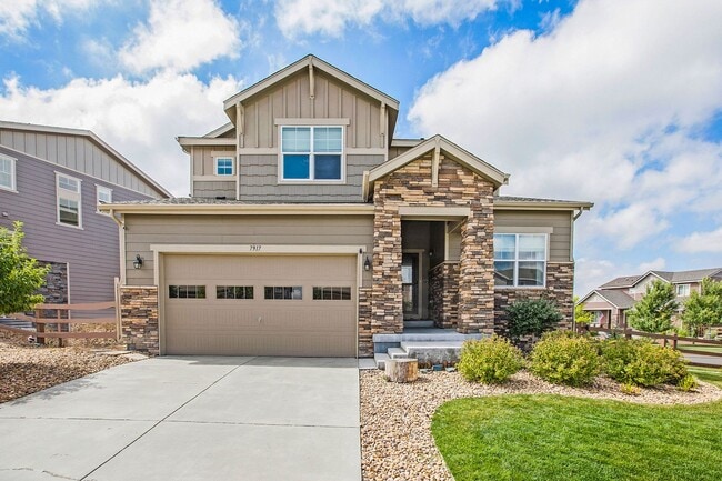 Elegant and spacious home with mountain vi... - Elegant and spacious home with mountain vi...