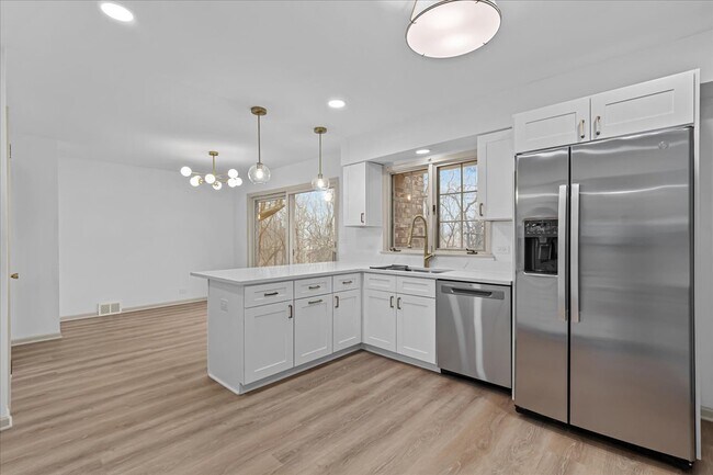 Photo - 1305 Warwick Ct