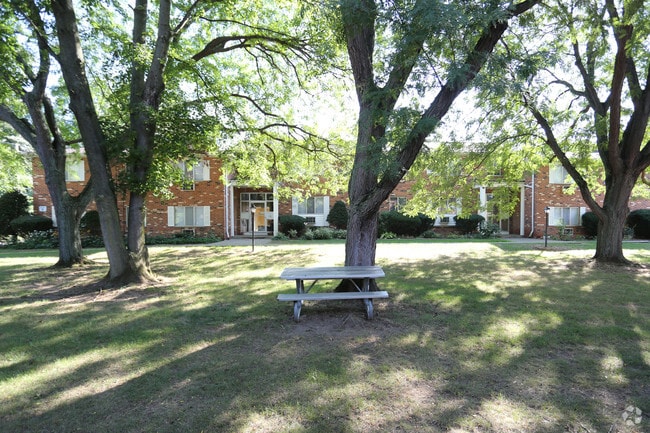 Oakwood Manor Apartments