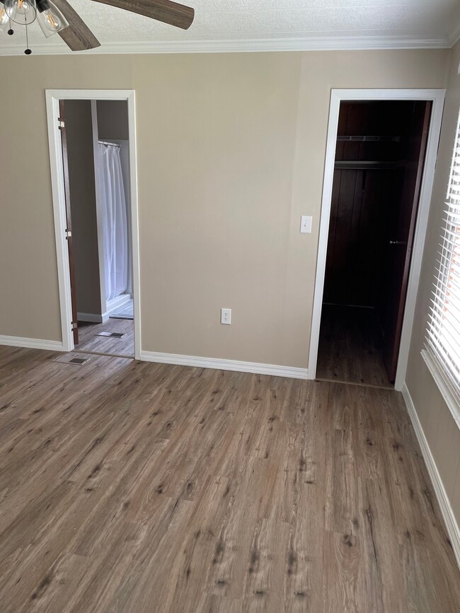 1311 E Columbia