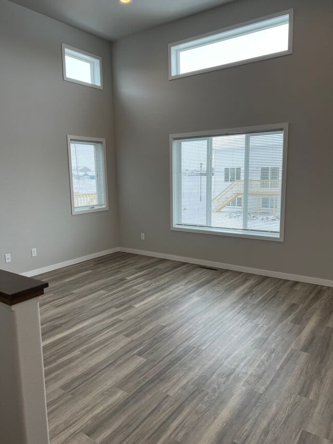 Building Photo - 3 Bed 3 Bath Single Family Home