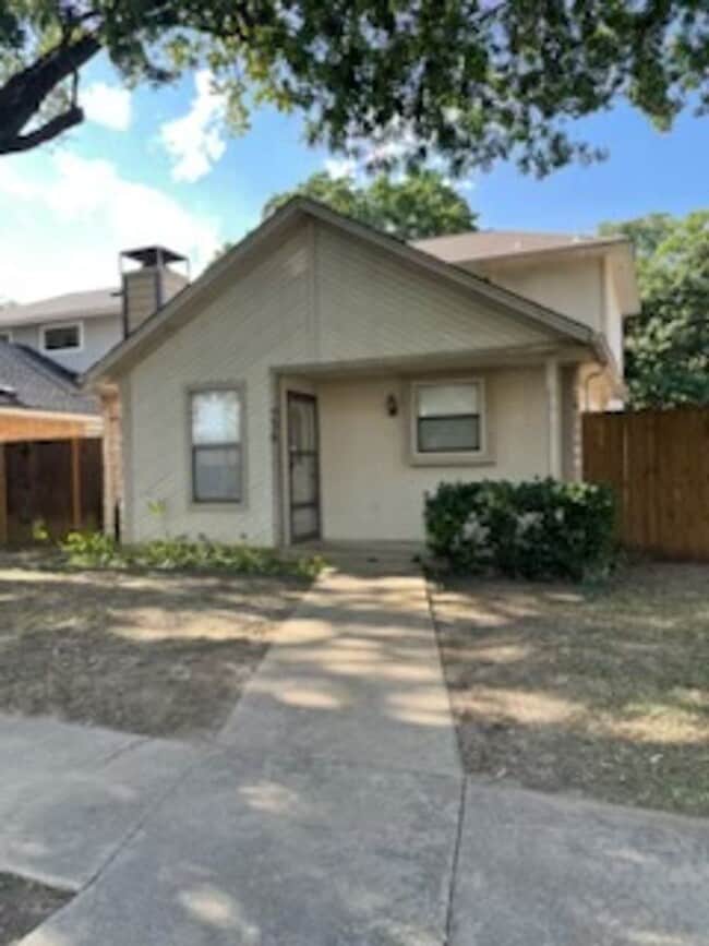 Building Photo - Coming Soon 3 bed 2 bath w/2 car garage