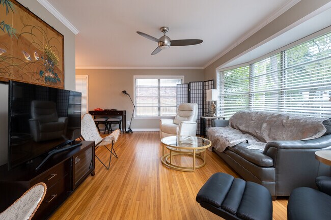 Photo - 312 Schoolwood Ln