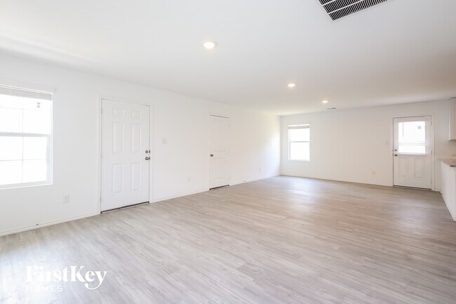 6623 Scarecrow Wy