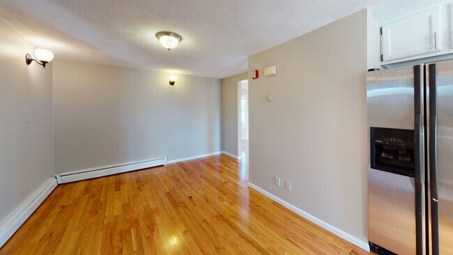Photo - 2-bed Top Floor w/2-bath + Parking*$