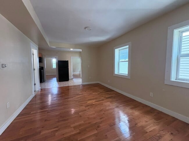 Building Photo - 564 Howard Ave Unit 2R