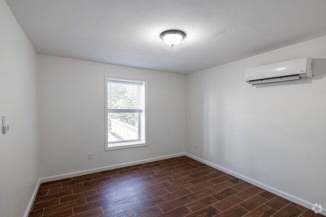 3BR, 1BA - Bedroom