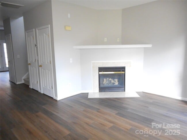 Photo - 3804 York Aly