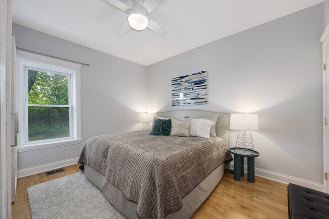 Photo - 3805 N Ravenswood Ave Unit 1