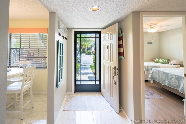 Building Photo - 1401 Pinecrest Cir Unit A