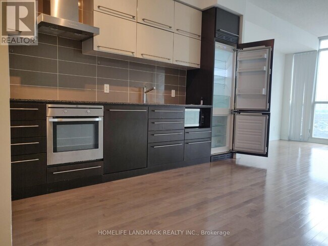 Photo - 770 Bay St. Unit Ph305