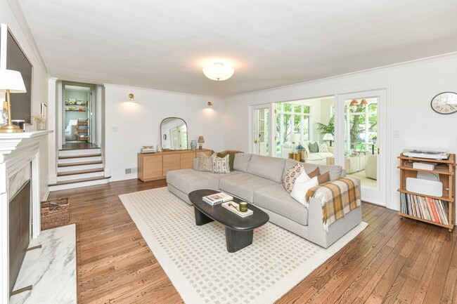 Photo - 5939 Gladden Dr