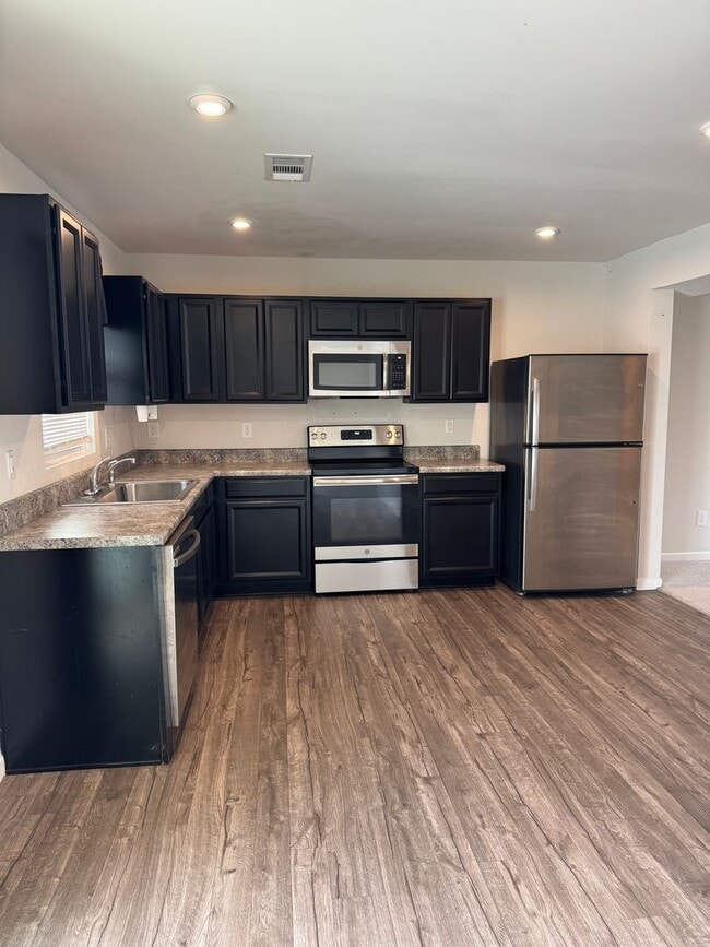 Photo - 3 bedroom 2.5 bath townhome near East Nash...