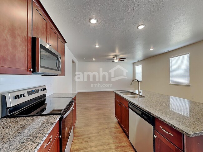 Photo - 2349 Frontier St