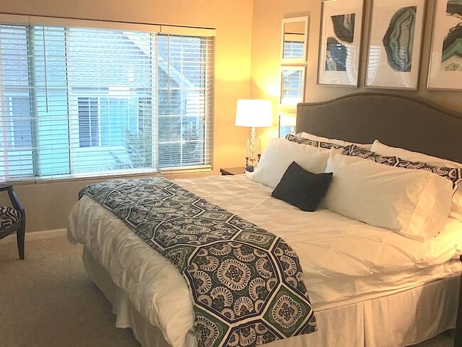 Dormitorio principal grande - 8415 Pebble Creek Way