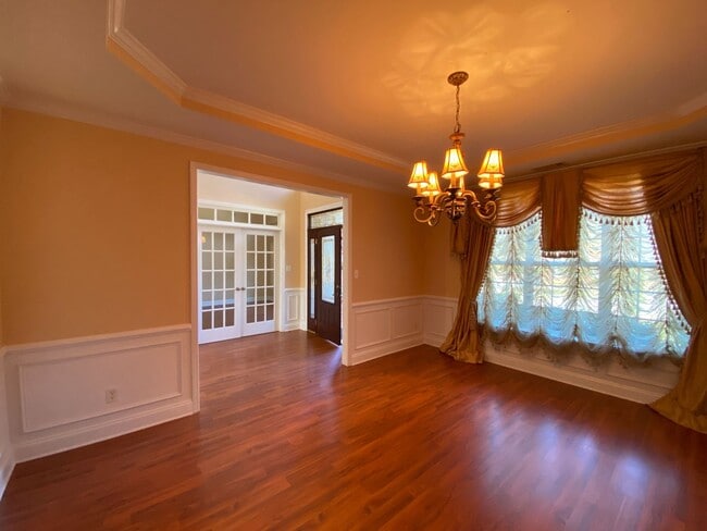 Photo - 1002 Dorset Ln