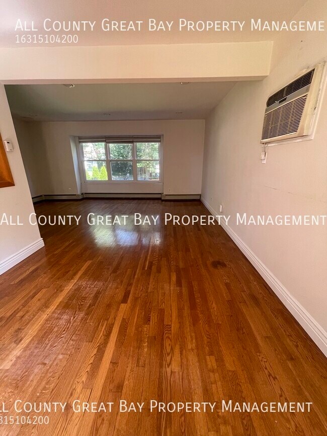 Photo - 4 Williamsburgh Ln