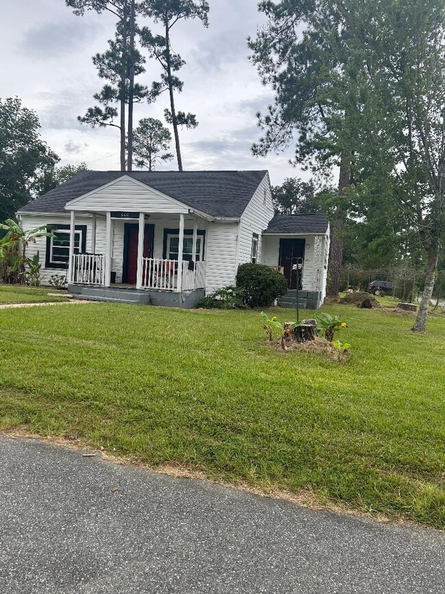 Photo - 600 Satsuma Rd