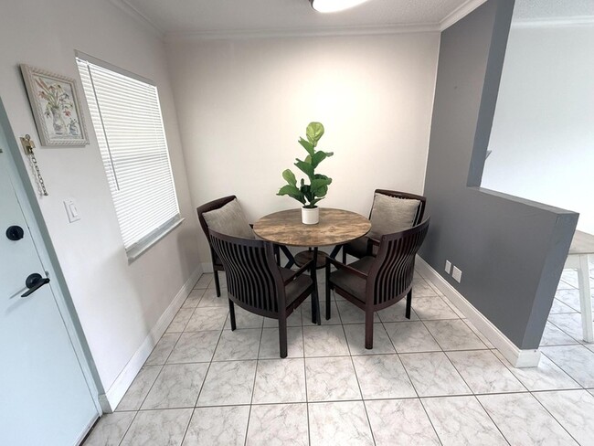 Photo - 2555 NE 11th St Unit 303