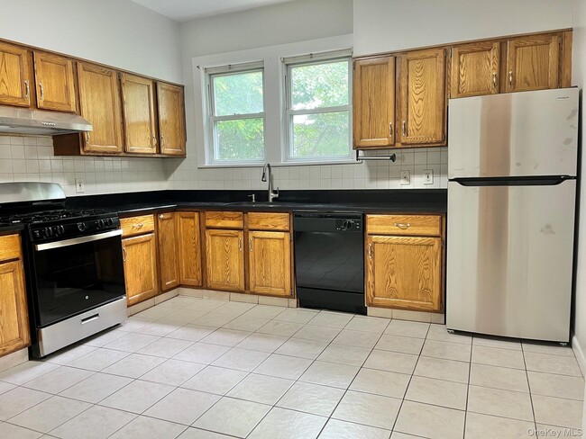 Building Photo - 5 Lester Pl Unit 1